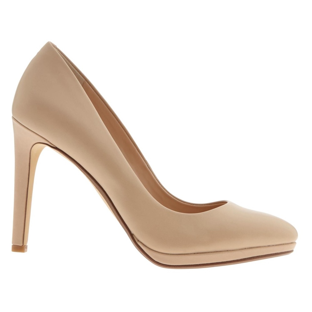 Nude pumps